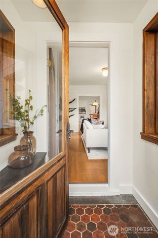 6841 19th Avenue NE, Seattle, WA 98115