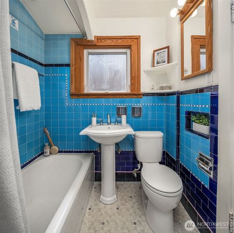 6841 19th Avenue NE, Seattle, WA 98115