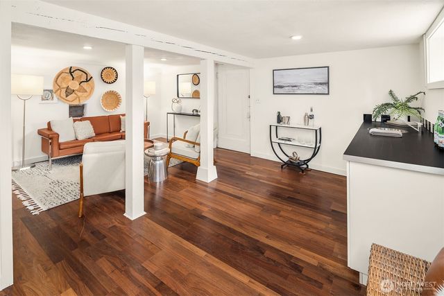 6841 19th Avenue NE, Seattle, WA 98115