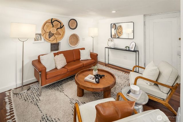 6841 19th Avenue NE, Seattle, WA 98115