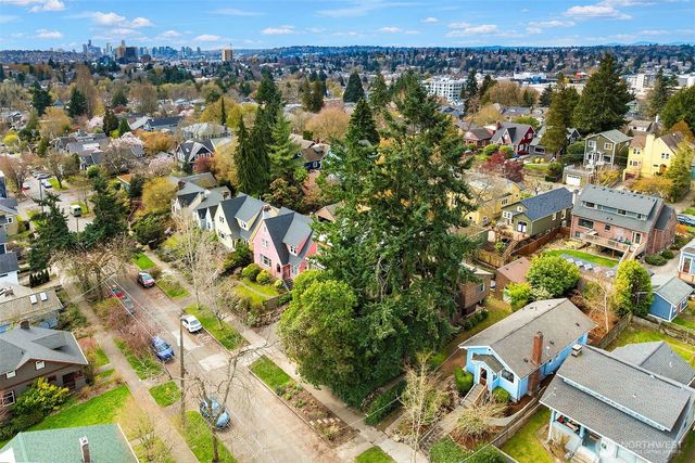 6841 19th Avenue NE, Seattle, WA 98115