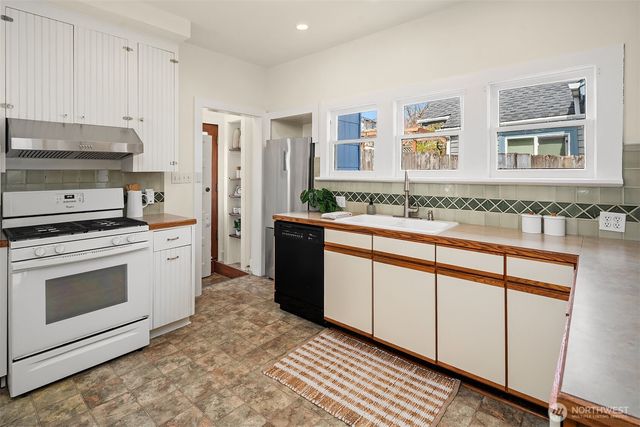 6841 19th Avenue NE, Seattle, WA 98115