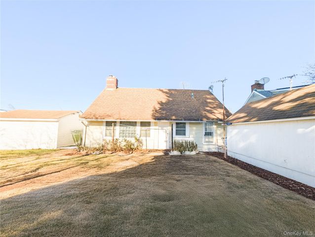 806 Oliver Avenue 1 Floor+ Garage, Westbury, NY 11590