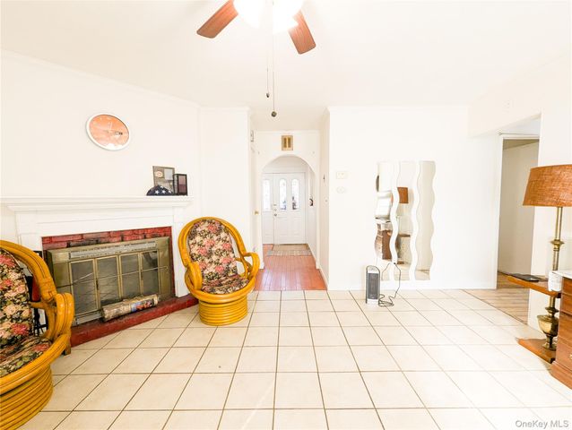 806 Oliver Avenue 1 Floor+ Garage, Westbury, NY 11590