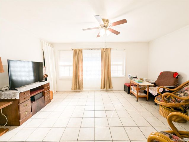 806 Oliver Avenue 1 Floor+ Garage, Westbury, NY 11590