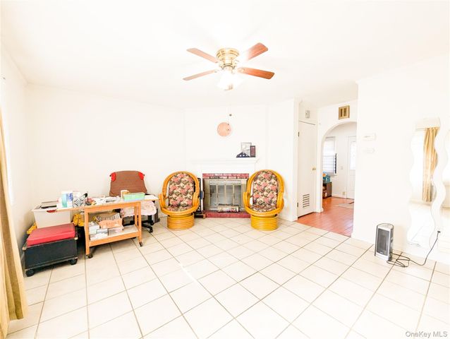 806 Oliver Avenue 1 Floor+ Garage, Westbury, NY 11590