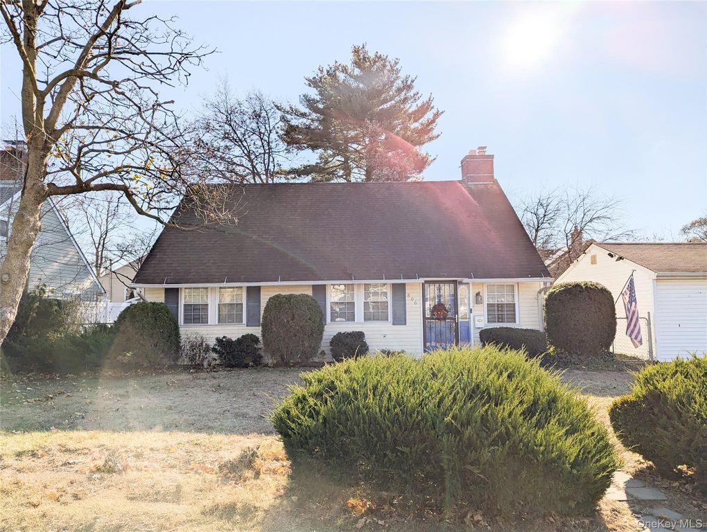 806 Oliver Avenue 1 Floor+ Garage, Westbury, NY 11590