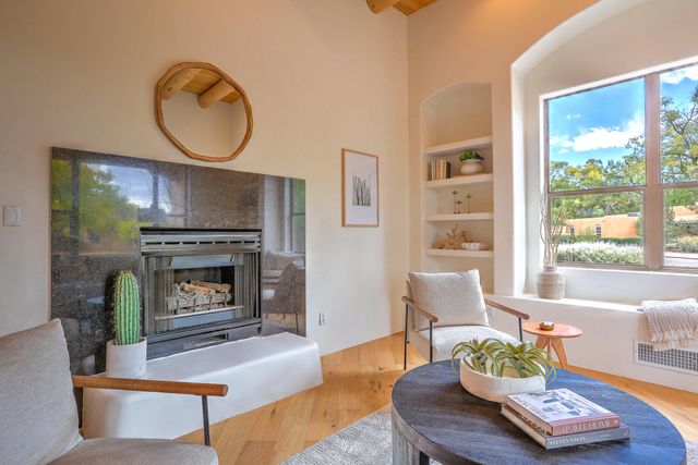 337 Nara Visa Court NW, Los Ranchos, NM 87107