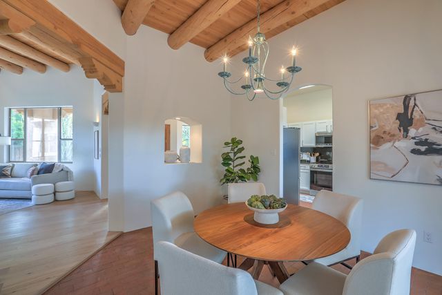 337 Nara Visa Court NW, Los Ranchos, NM 87107