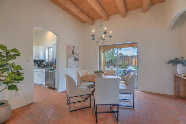 337 Nara Visa Court NW, Los Ranchos, NM 87107