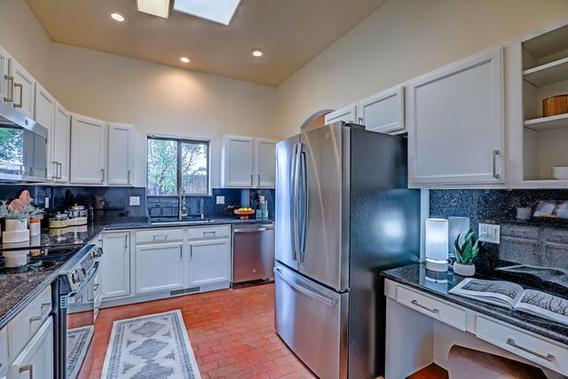 337 Nara Visa Court NW, Los Ranchos, NM 87107