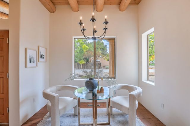 337 Nara Visa Court NW, Los Ranchos, NM 87107