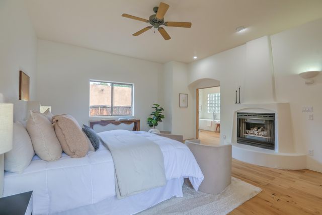 337 Nara Visa Court NW, Los Ranchos, NM 87107