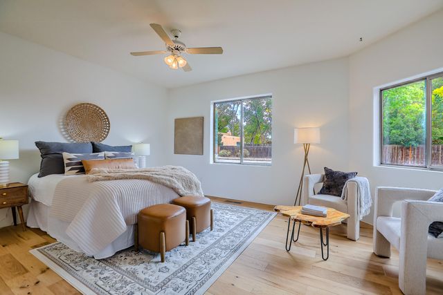 337 Nara Visa Court NW, Los Ranchos, NM 87107