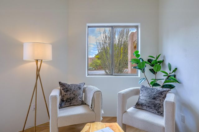 337 Nara Visa Court NW, Los Ranchos, NM 87107