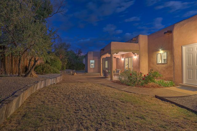 337 Nara Visa Court NW, Los Ranchos, NM 87107