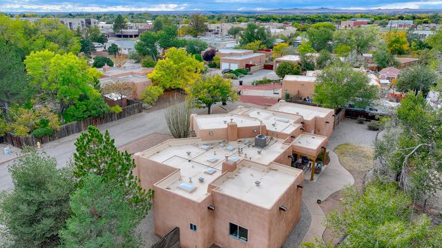 337 Nara Visa Court NW, Los Ranchos, NM 87107