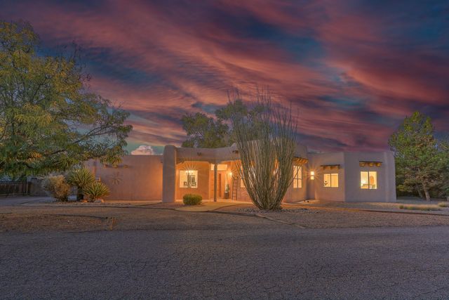 337 Nara Visa Court NW, Los Ranchos, NM 87107