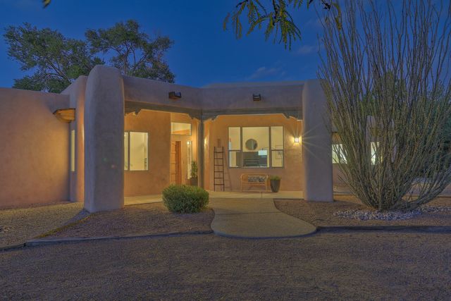 337 Nara Visa Court NW, Los Ranchos, NM 87107