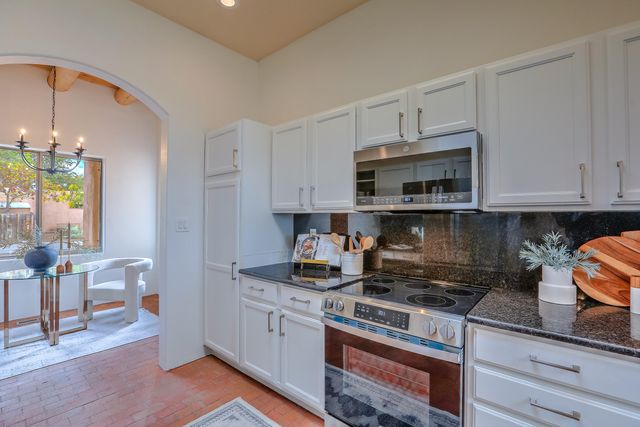 337 Nara Visa Court NW, Los Ranchos, NM 87107