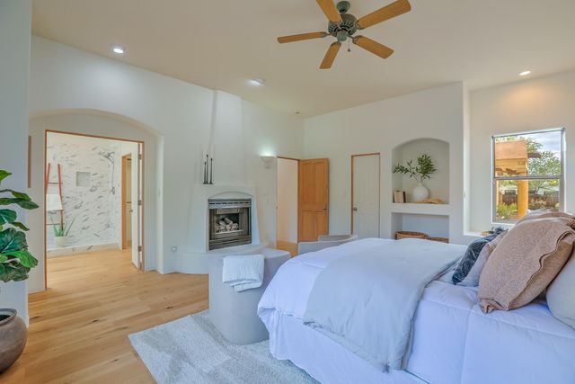 337 Nara Visa Court NW, Los Ranchos, NM 87107