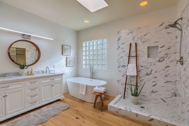 337 Nara Visa Court NW, Los Ranchos, NM 87107