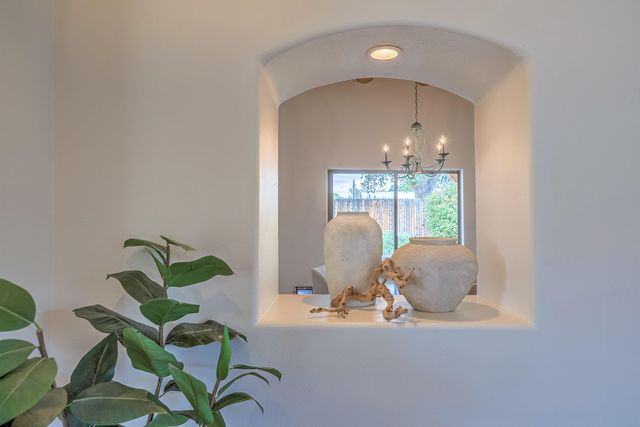 337 Nara Visa Court NW, Los Ranchos, NM 87107