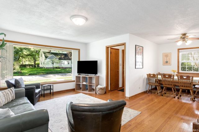 415 Ostemo Place, South Bend, IN 46617