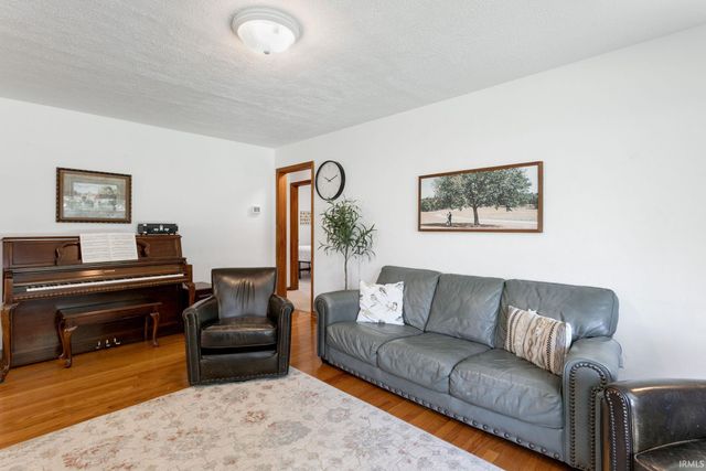 415 Ostemo Place, South Bend, IN 46617