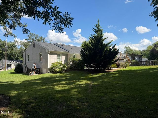 2736 Knowles Street, Raleigh, NC 27603