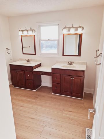 4318 E Cricket Knoll, Bloomington, IN 47401