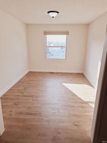 4318 E Cricket Knoll, Bloomington, IN 47401