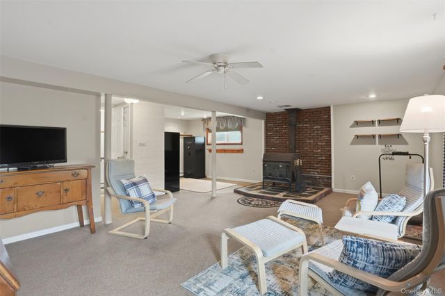 23 Old Cross Road, Warwick, NY 10990