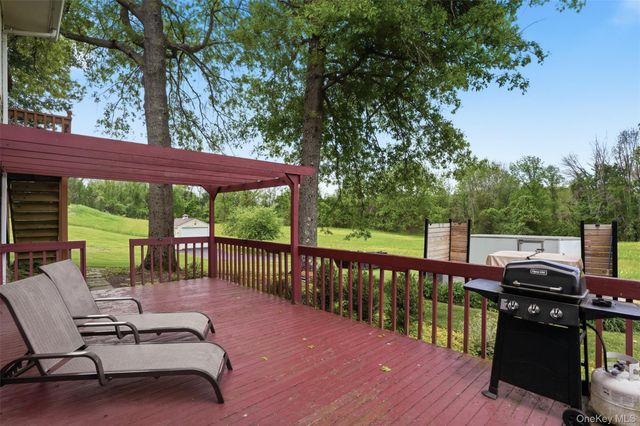 23 Old Cross Road, Warwick, NY 10990