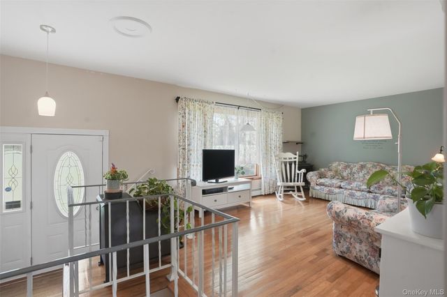 23 Old Cross Road, Warwick, NY 10990