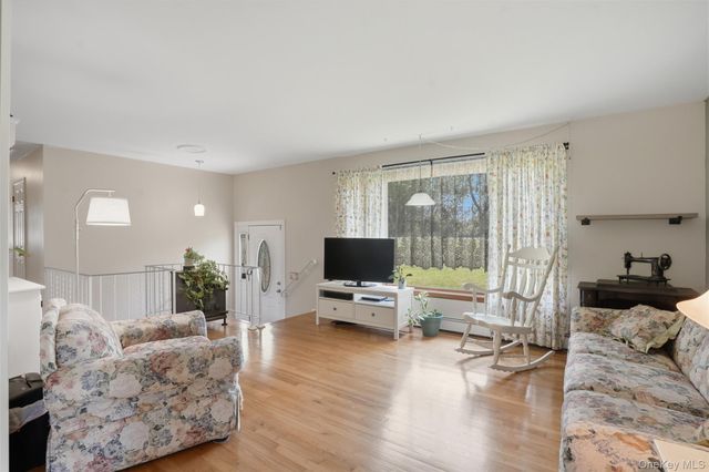 23 Old Cross Road, Warwick, NY 10990