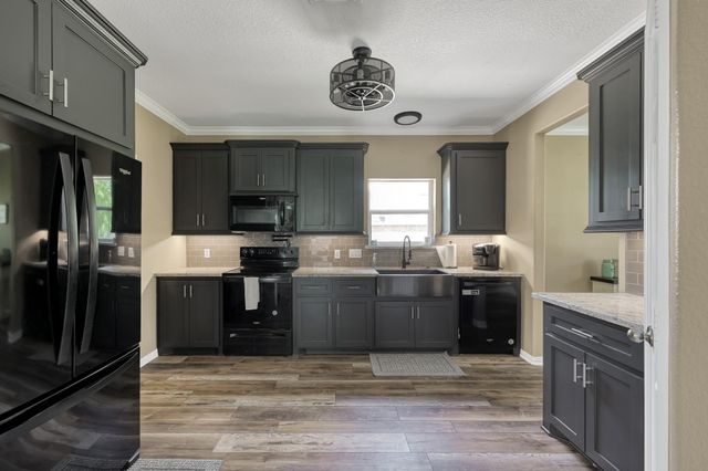 614 Spring Forest Drive, Conroe, TX 77302