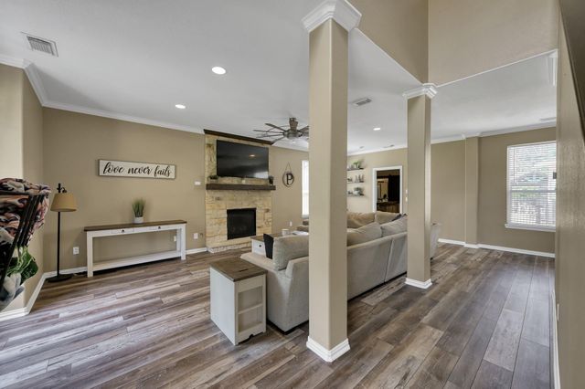 614 Spring Forest Drive, Conroe, TX 77302