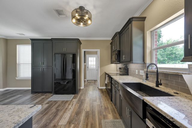 614 Spring Forest Drive, Conroe, TX 77302