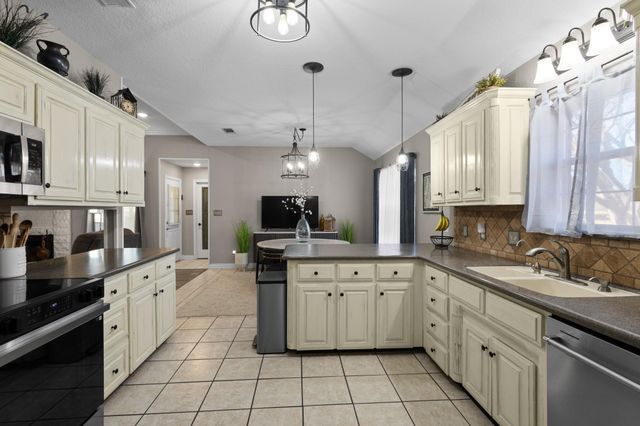 1701 Oakmeadow Drive, Decatur, TX 76234