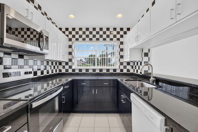 15415 SUMMER LAKE Drive, Delray Beach, FL 33446