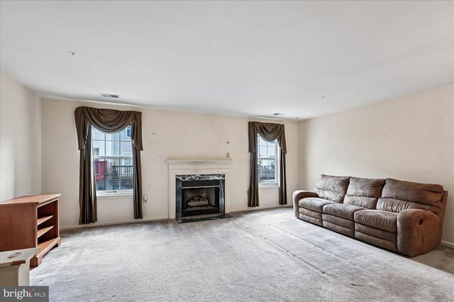 2441 WENTWORTH DR, Crofton, MD 21114