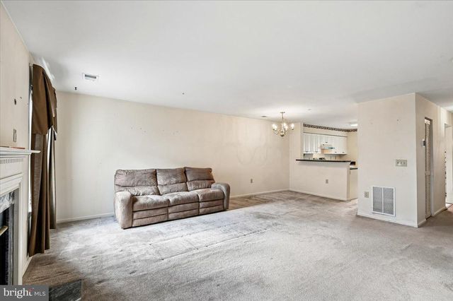 2441 WENTWORTH DR, Crofton, MD 21114