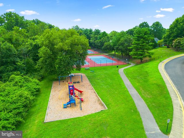 2441 WENTWORTH DR, Crofton, MD 21114