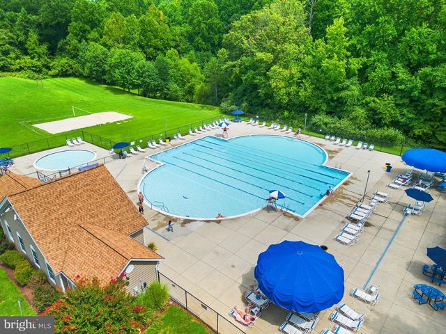2441 WENTWORTH DR, Crofton, MD 21114