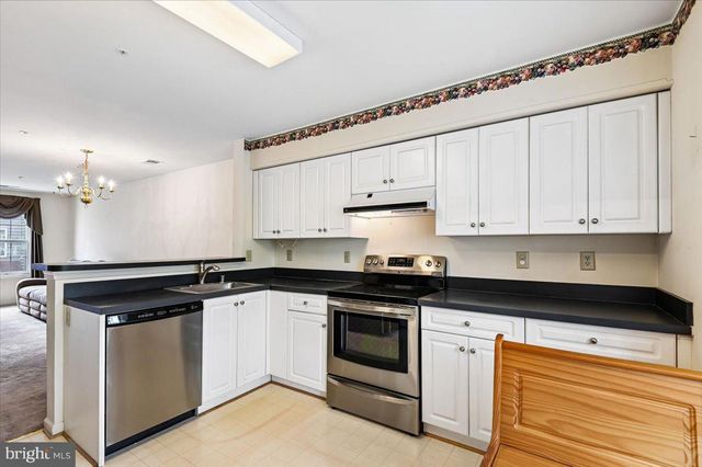 2441 WENTWORTH DR, Crofton, MD 21114