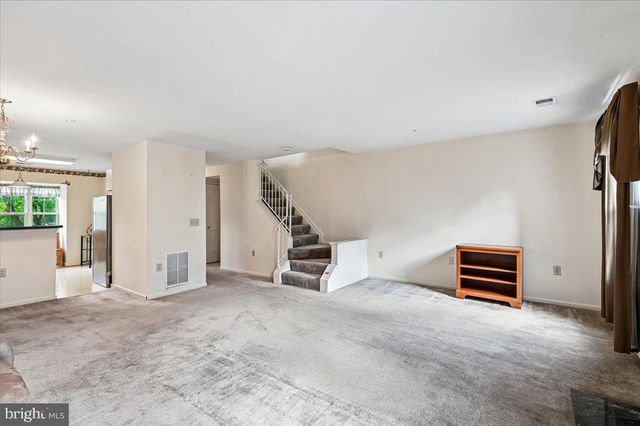 2441 WENTWORTH DR, Crofton, MD 21114