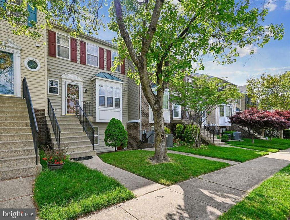 2441 WENTWORTH DR, Crofton, MD 21114