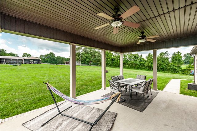 1629 Rock Bridge Rd, Bethpage, TN 37022