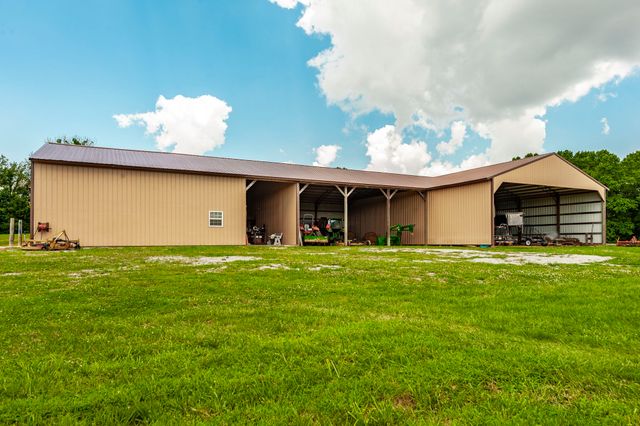 1629 Rock Bridge Rd, Bethpage, TN 37022